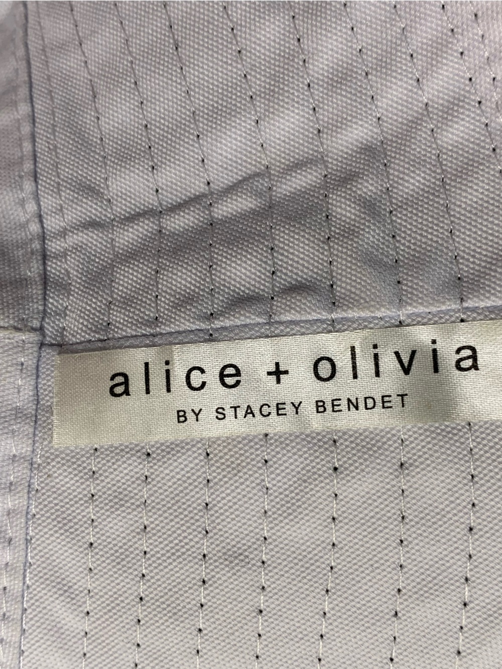 New with tags ALICE & OLIVIA reversible bucket hat - Picture 4 of 5